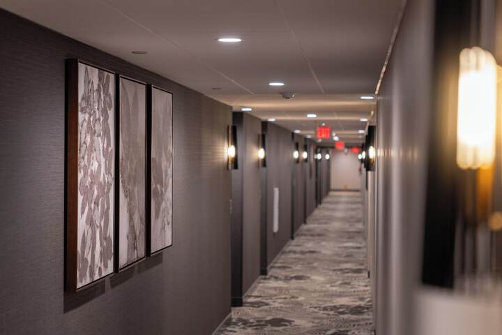 Ballroom/Hall 52 of 77