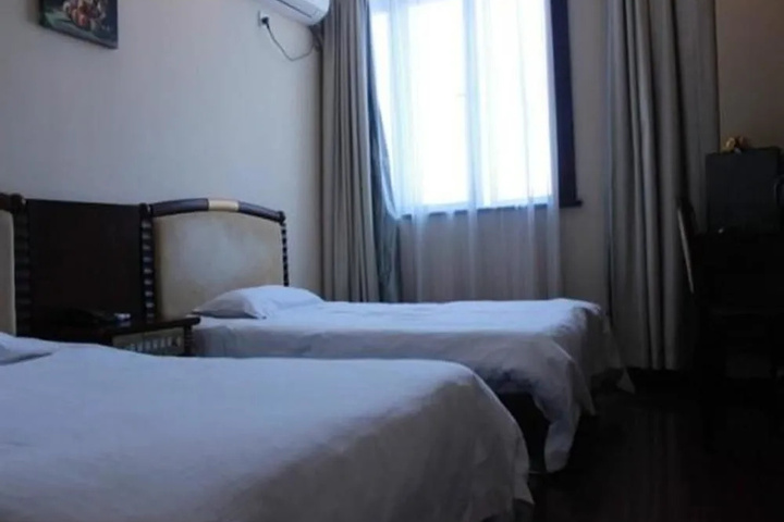 Room 2 of 4