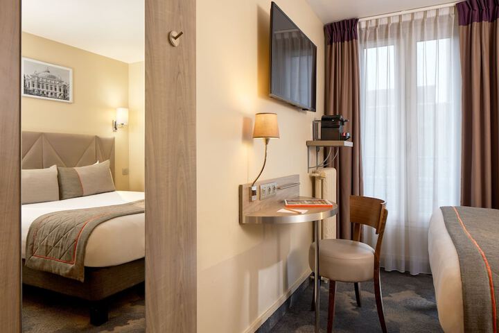 Room 21 of 49