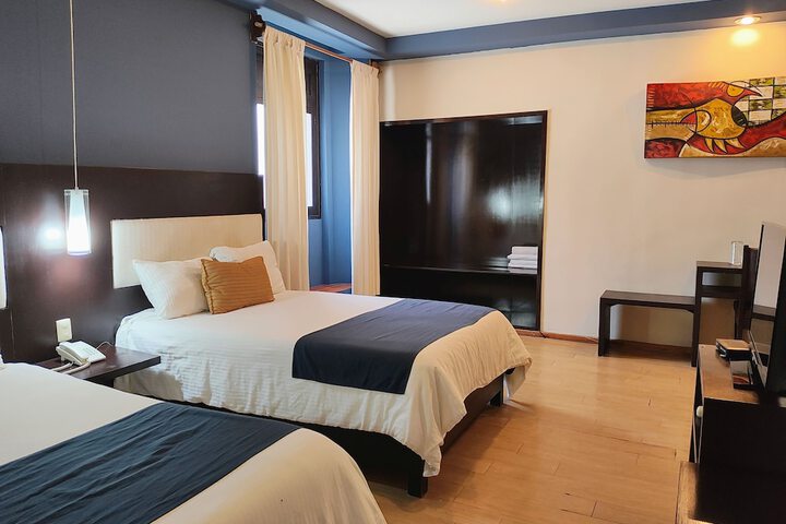 Room 16 of 38