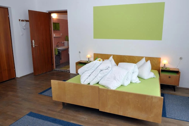 Room 5 of 14