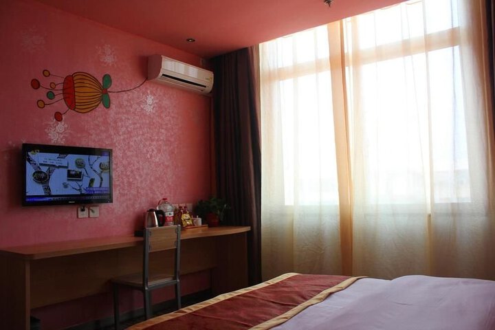 Room 7 of 9