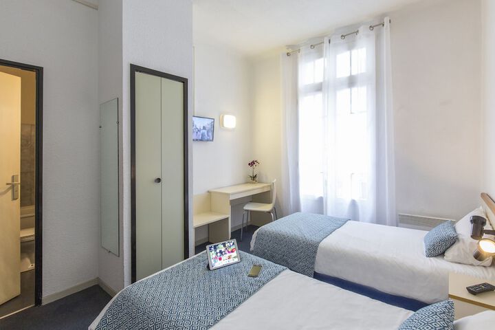 Room 9 of 31