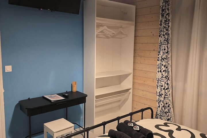 Room 2 of 35