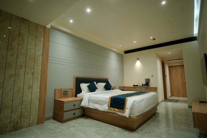Room 5 of 24