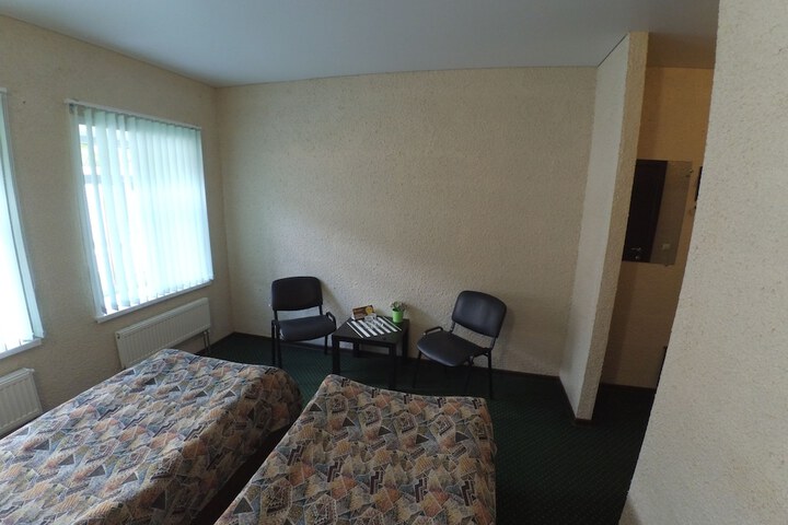 Room 7 of 19