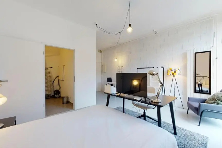 Room 5 of 15