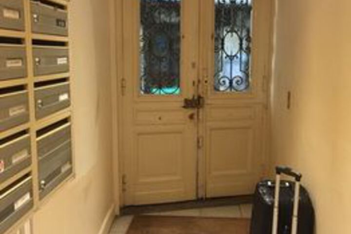 Room 6 of 11