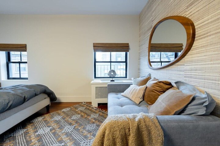 Room 27 of 136