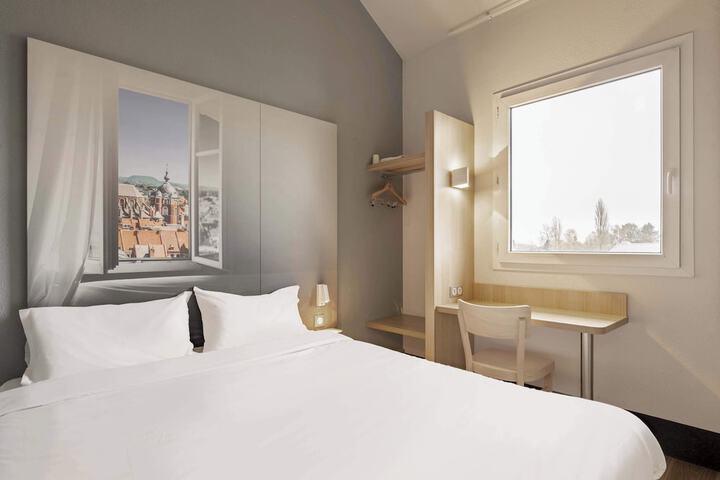 Room 14 of 36