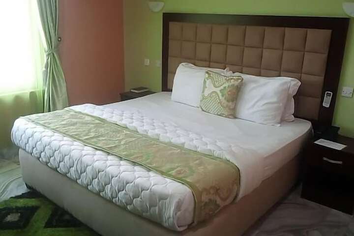 Room 10 of 31