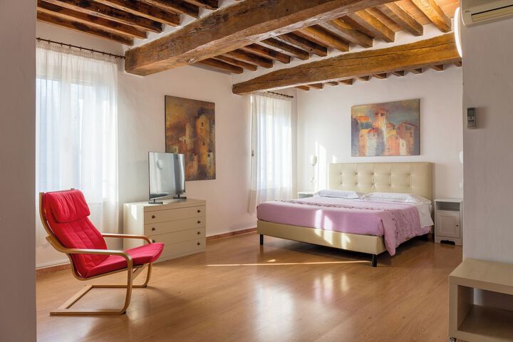 Room 2 of 21