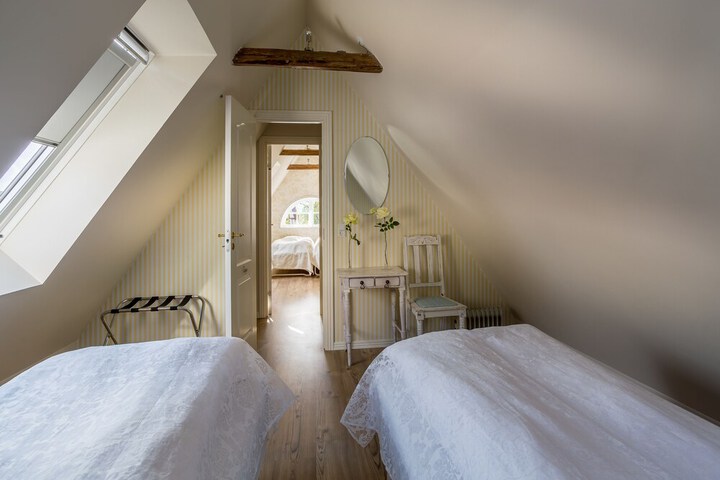 Room 8 of 60