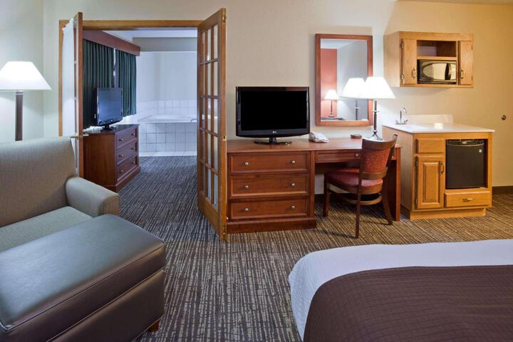 1 King Bed Accessible (11 of 13)