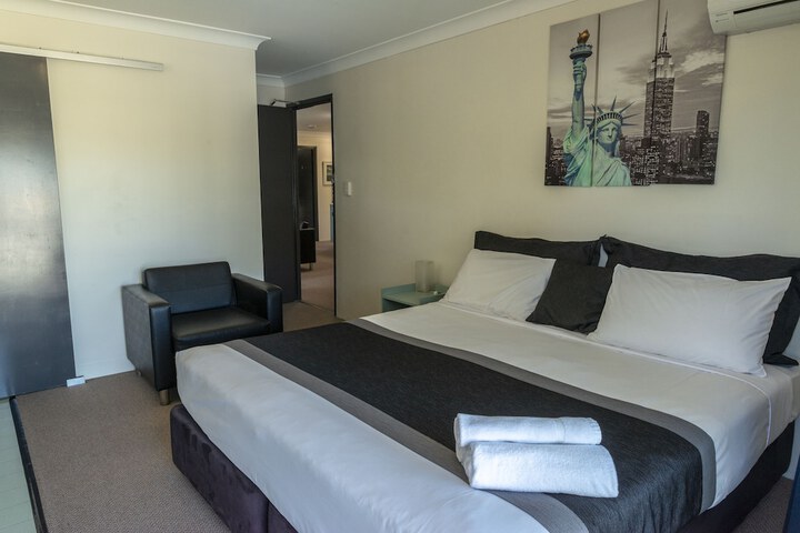 Room 7 of 32