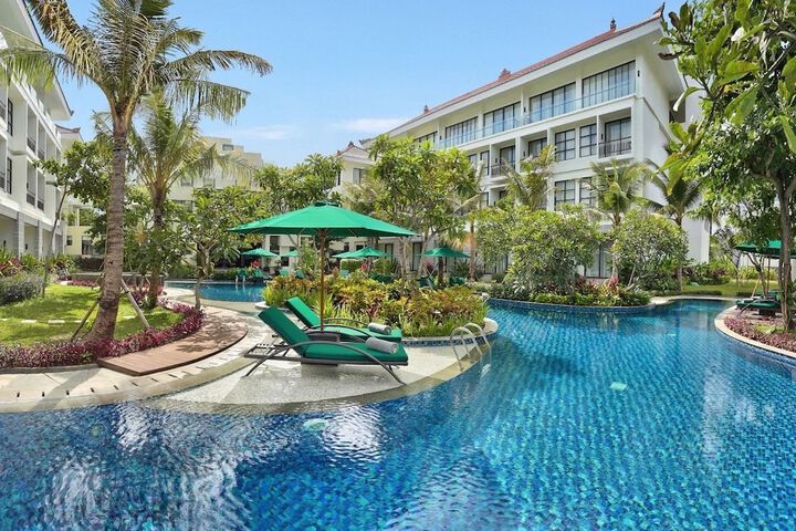 Pool Hotel