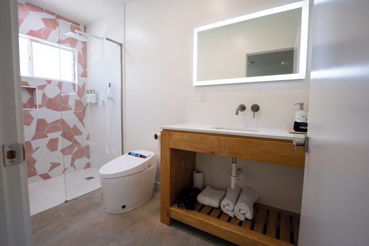 Room 43 of 68