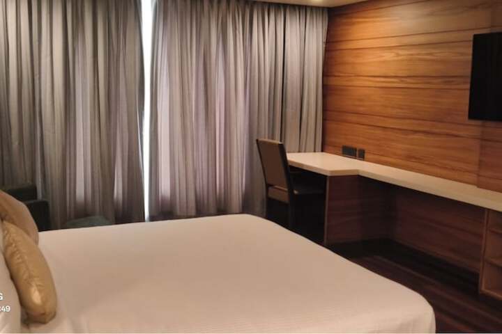 Room 34 of 80