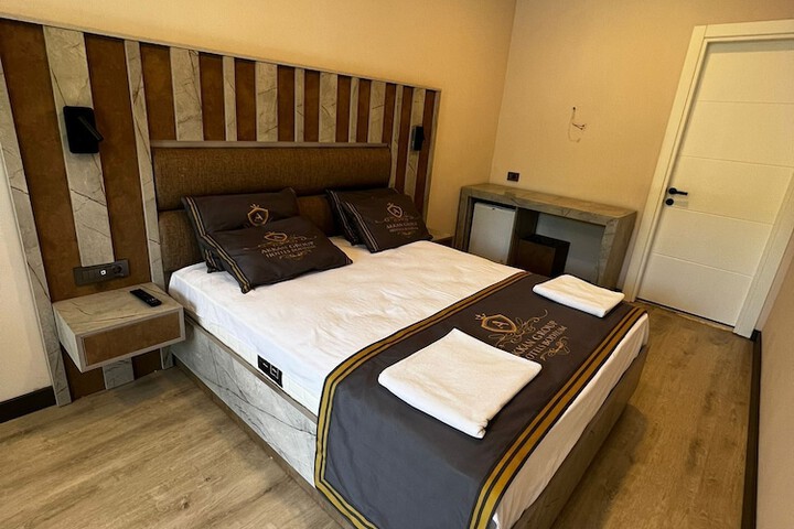 Room 3 of 6