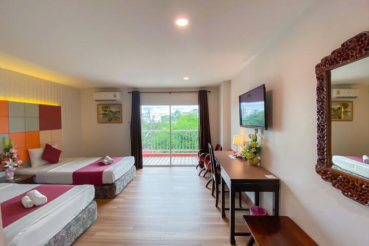 Room 8 of 28