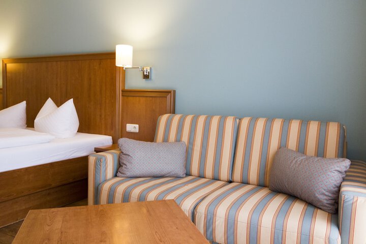 Room 4 of 40