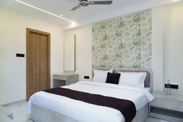 Room 3 of 8