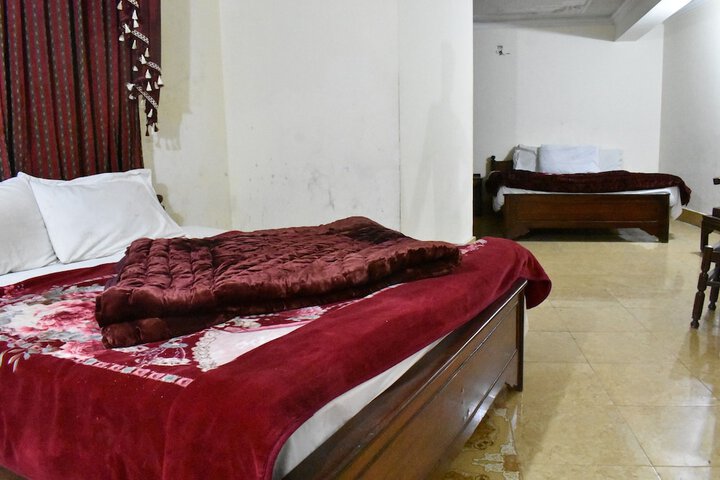 Room 5 of 8