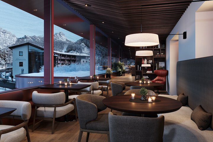 Lounge 108 of 111
