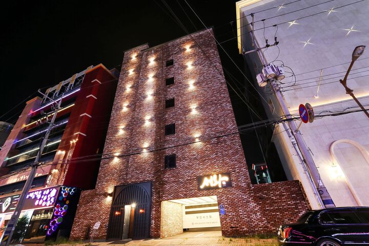 Hotel 10 of 152