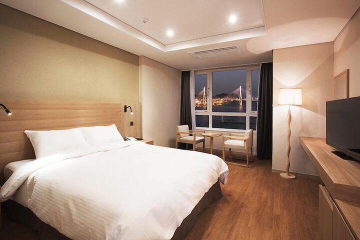 Room 13 of 72