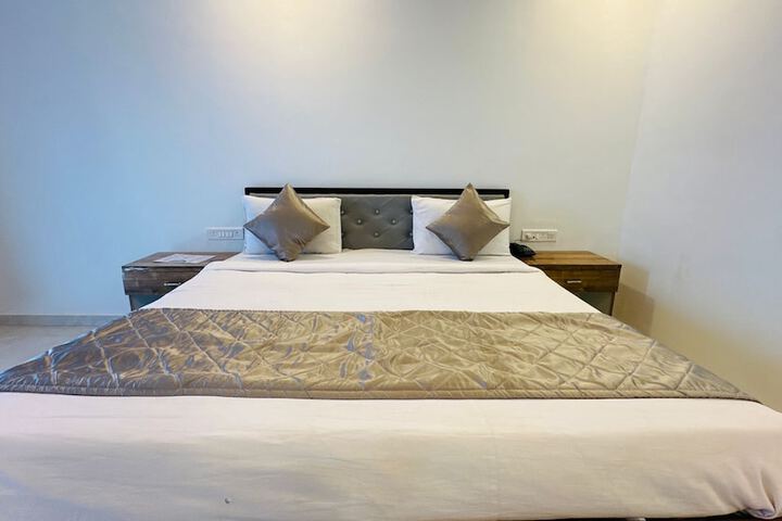 Room 12 of 25