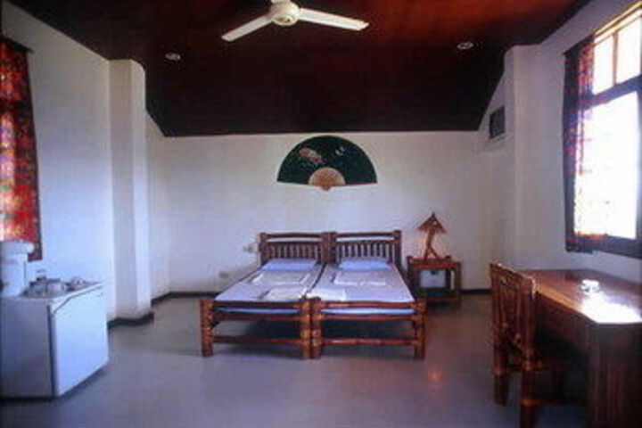 Room 8 of 12