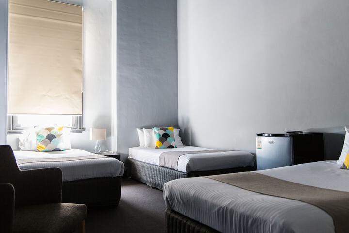 Room 10 of 30