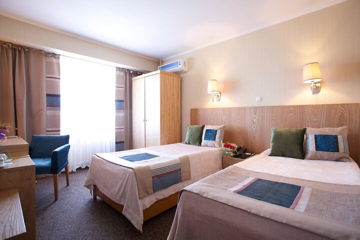 Room 10 of 30