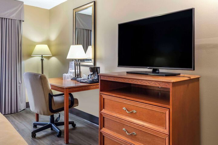 1 King Bed Accessible (5 of 12)