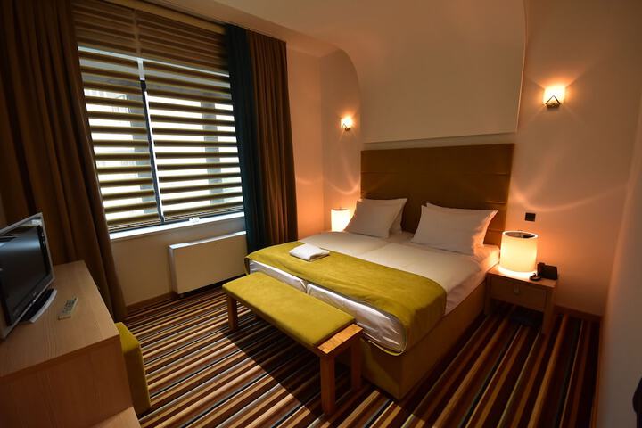 Room 26 of 42
