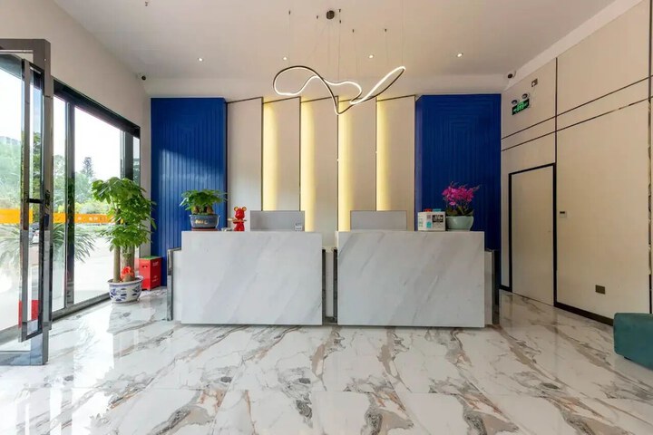 City Bang Qingshe Hotel (Longhua Guanlan Hi-Tech Science Park Shop) in Shenzhen