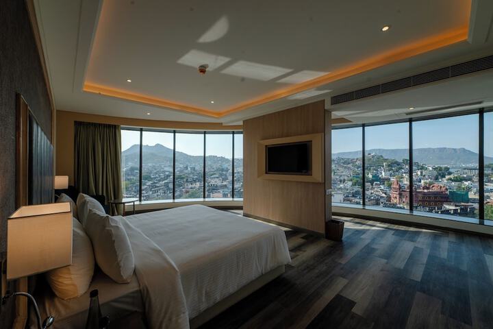Room 11 of 39