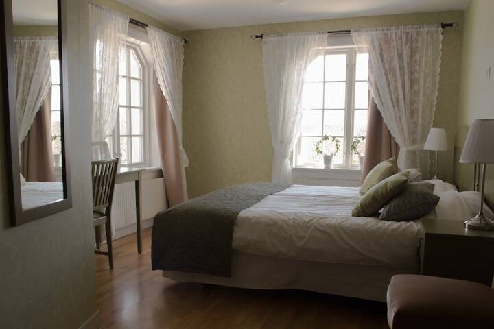 Room 3 of 25