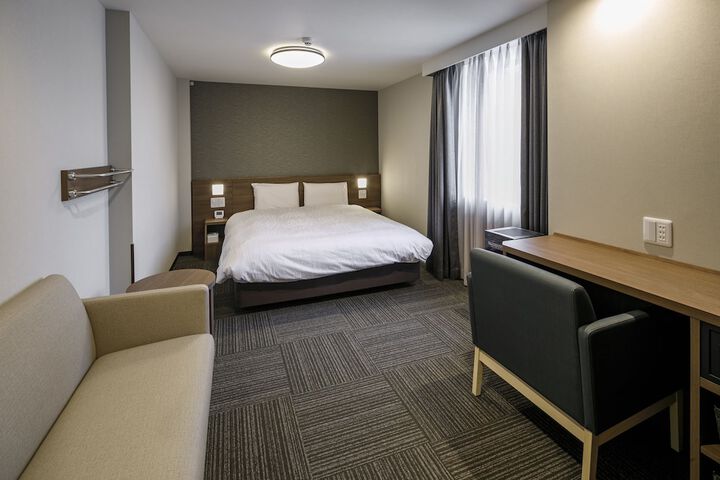 Room 9 of 48