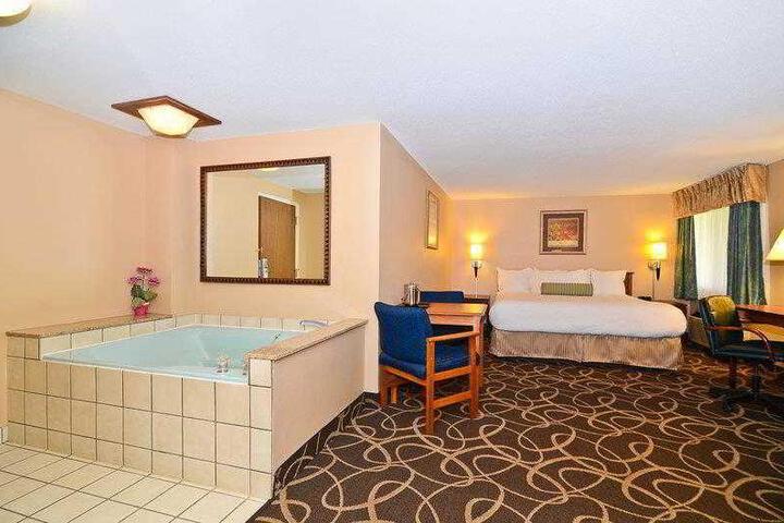 1 King Bed Suite (12 of 25)