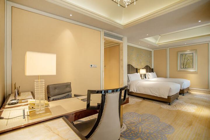 Room 10 of 68
