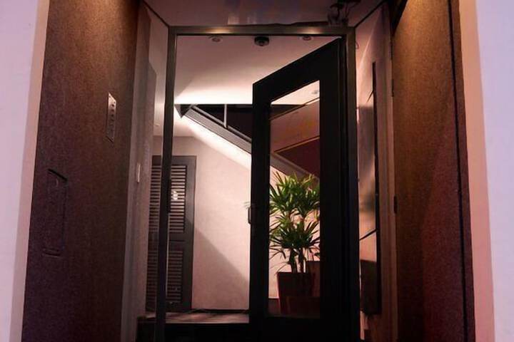 Ballroom/Hall 18 of 21