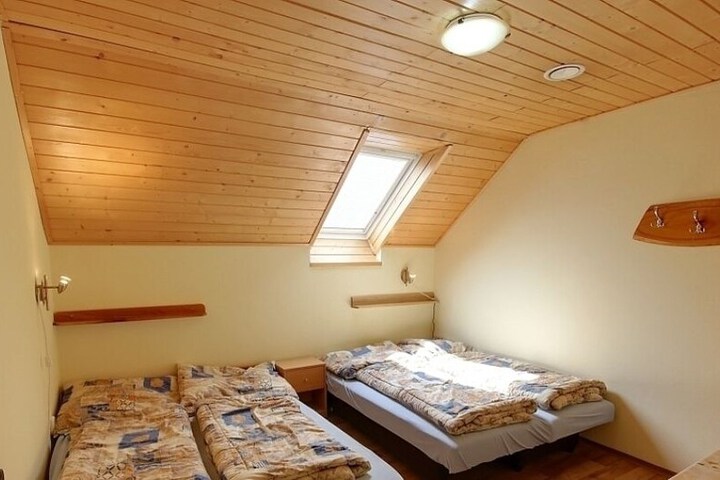 Room 5 of 32