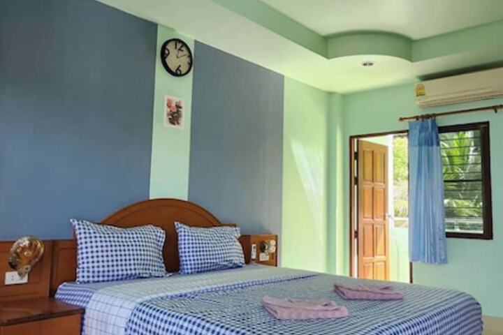 Room 40 of 77