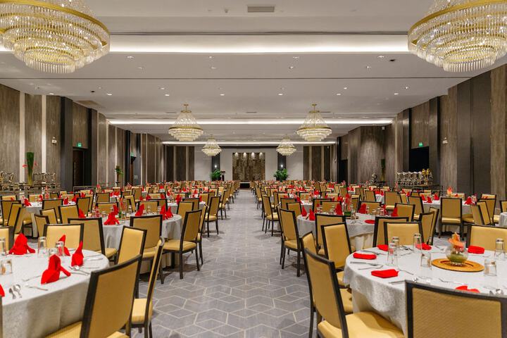 Ballroom/Hall 120 of 156