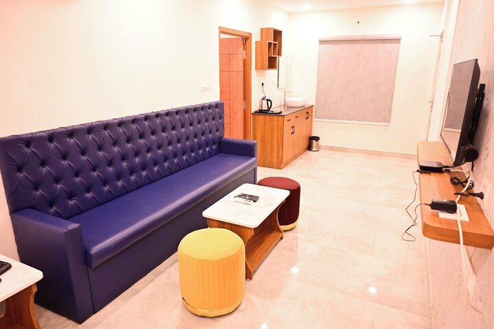 Room 12 of 18