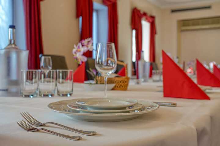 Dining 38 of 51
