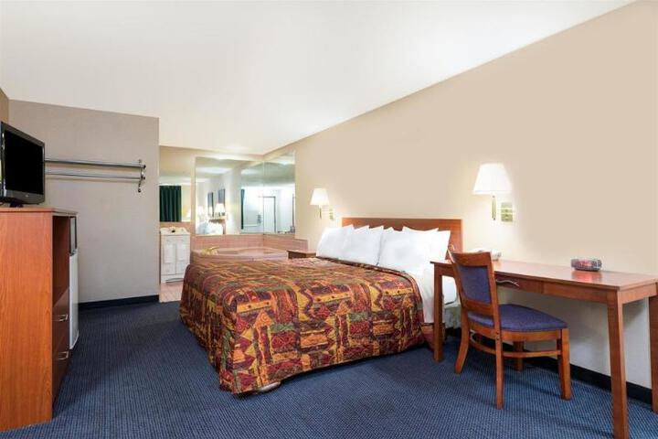 1 King Bed (7 of 9)
