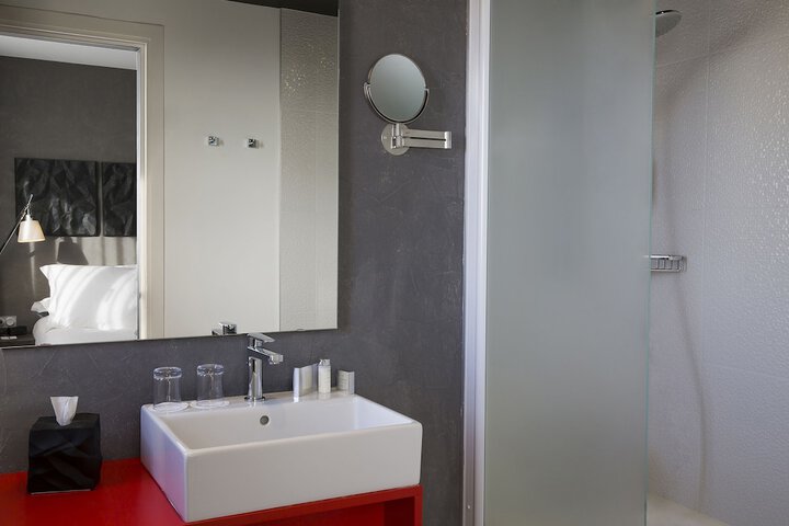 Room 30 of 48